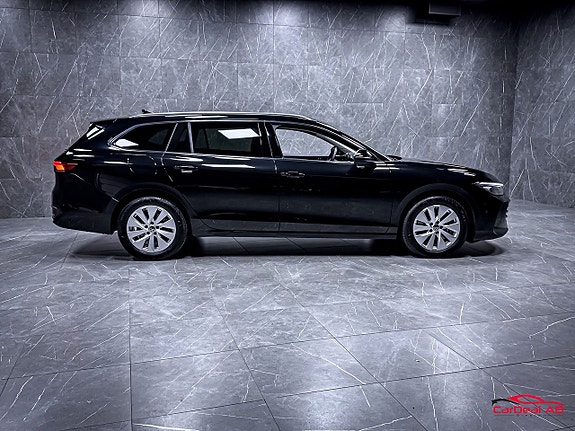 Volkswagen Passat 8 of 30