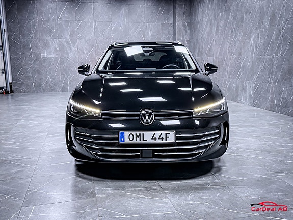 Volkswagen Passat 2 of 30