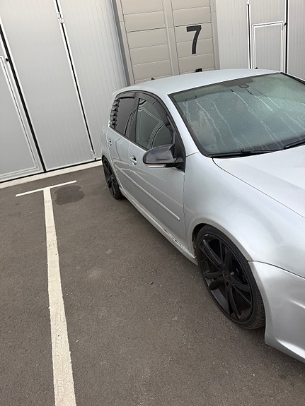 Volkswagen Golf V 3 of 10