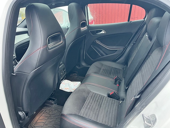 Mercedes-Benz GLA250 6 of 7