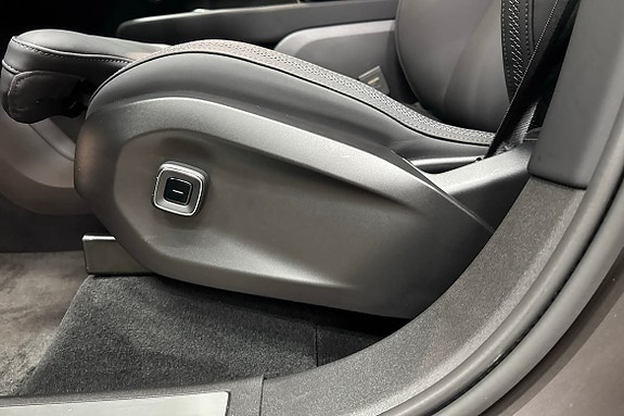 Volvo EX90 20 of 28