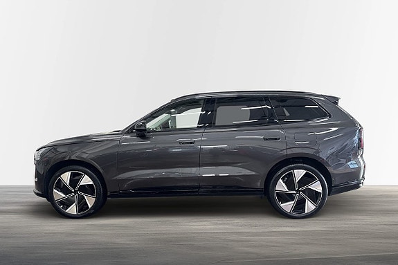 Volvo EX90 3 of 28