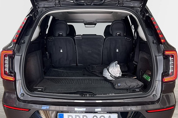 Volvo EX90 14 of 28
