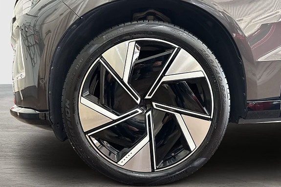 Volvo EX90 10 of 28