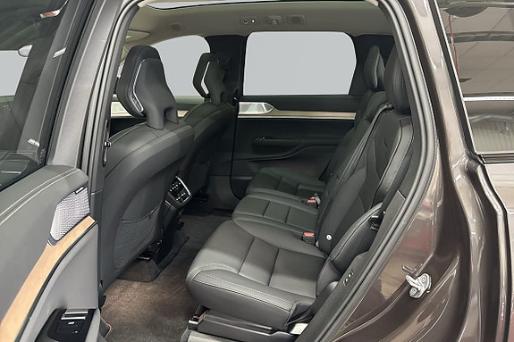 Volvo EX90 7 of 28
