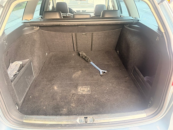 Volkswagen Passat 12 of 14