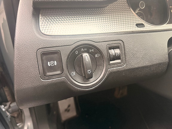 Volkswagen Passat 10 of 14