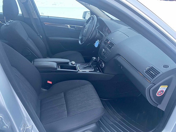 Mercedes-Benz C200 6 of 7