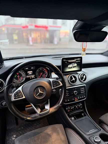 Mercedes-Benz GLA220 d 14 of 22