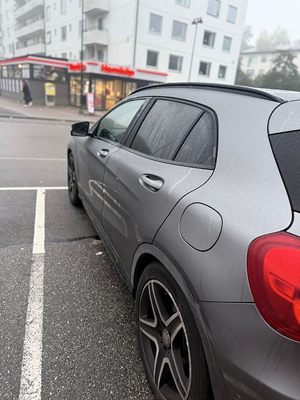 Mercedes-Benz GLA220 d 10 of 22