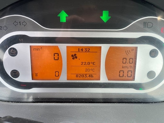 Fendt 724 Vario 9 of 11