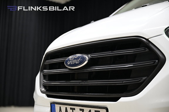 Ford Transit Custom 2 of 26