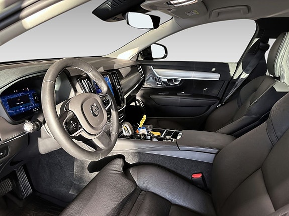 Volvo V90 8 of 17