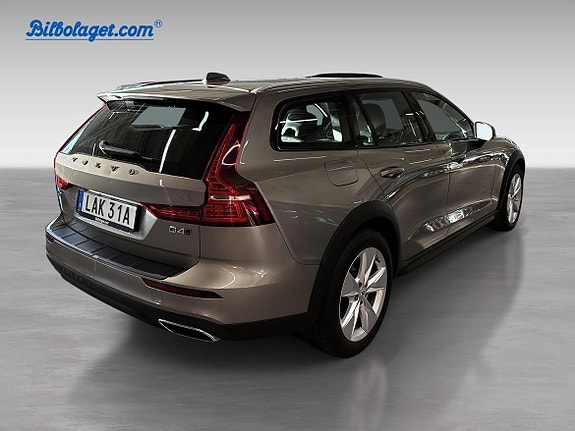 Volvo V60 Cross Country 4 of 16