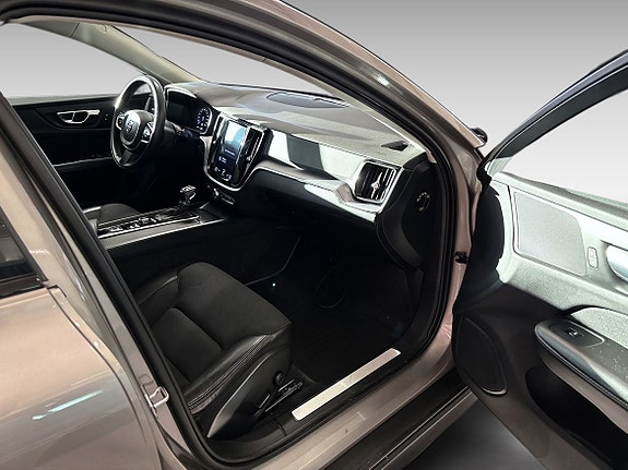 Volvo V60 Cross Country 13 of 16
