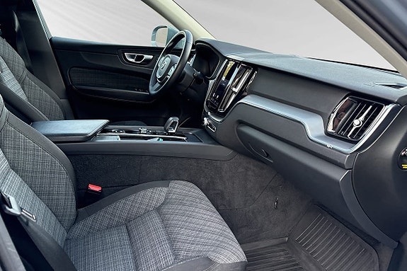Volvo XC60 10 of 26