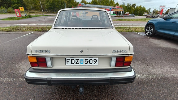 Volvo 244 4 of 6