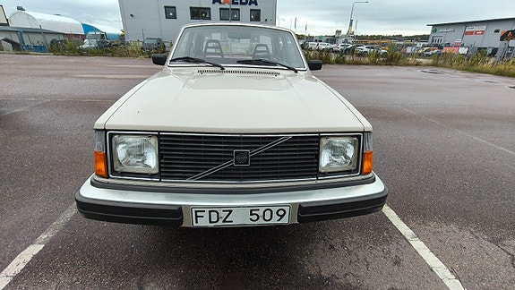 Volvo 244 3 of 6