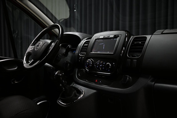 Opel Vivaro 25 of 26
