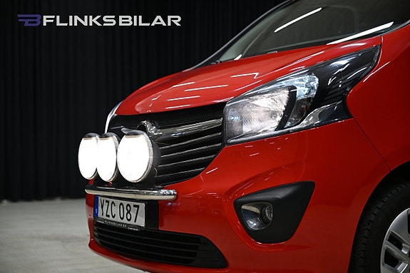 Opel Vivaro 12 of 26
