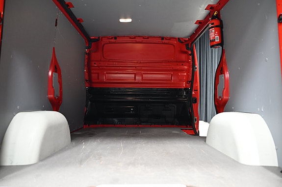 Opel Vivaro 10 of 26