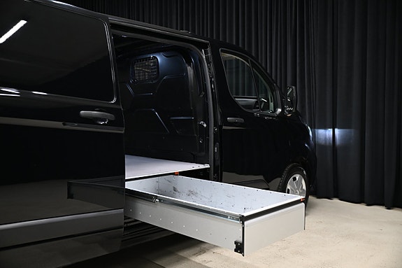 Ford Transit Custom 13 of 30
