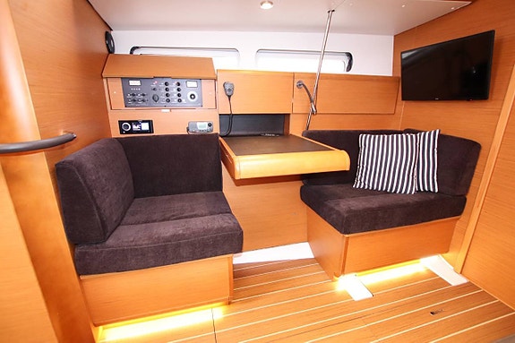 Jeanneau Sun Odyssey 409 | 2011 10 of 12