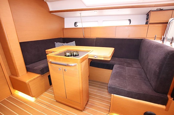 Jeanneau Sun Odyssey 409 | 2011 9 of 12