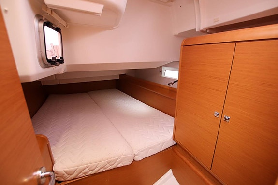 Jeanneau Sun Odyssey 409 | 2011 12 of 12