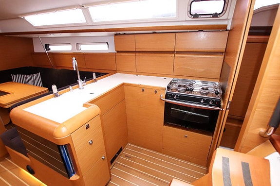 Jeanneau Sun Odyssey 409 | 2011 7 of 12