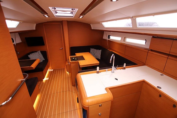 Jeanneau Sun Odyssey 409 | 2011 6 of 12