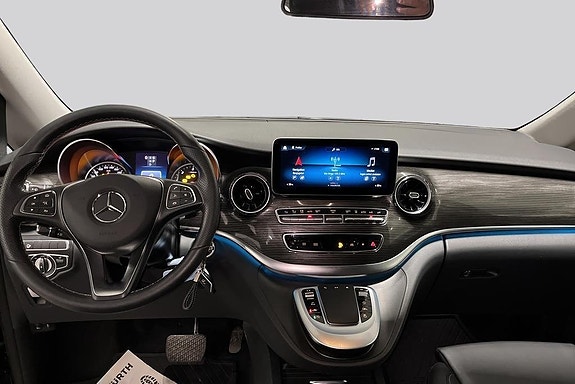 Mercedes-Benz V300 d 7 of 14