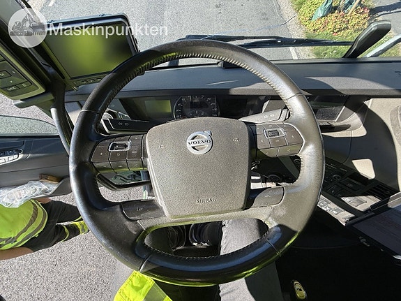 Volvo FH16 650 + jumbo trailer 15 of 27