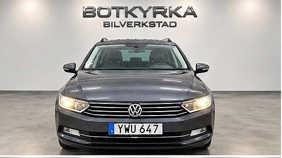 Volkswagen Passat 2 of 10