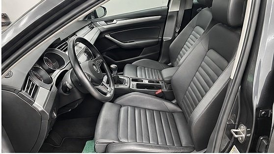 Volkswagen Passat 4 of 10