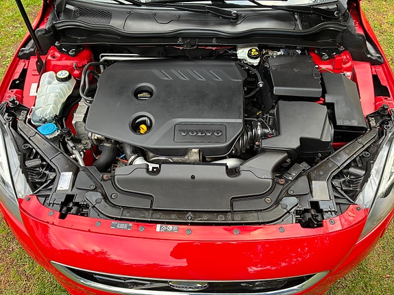 Volvo V40 9 of 9