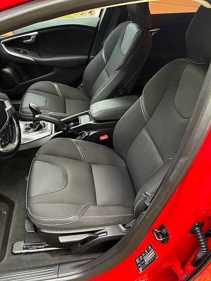 Volvo V40 7 of 9