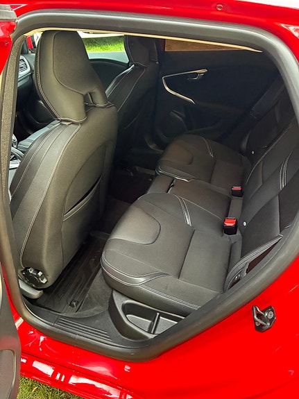 Volvo V40 8 of 9