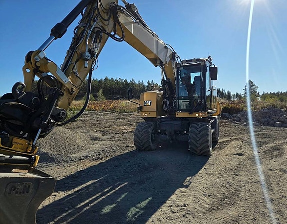 CAT M315F 3 of 10