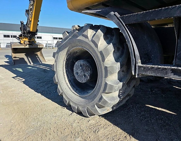 CAT M315F 6 of 10