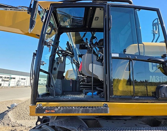 CAT M315F 8 of 10