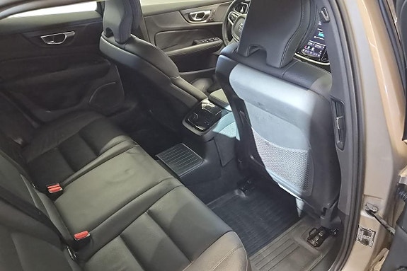 Volvo V60 18 of 23