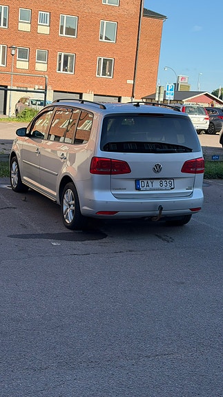 Volkswagen Touran 7 of 12