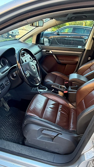 Volkswagen Touran 9 of 12