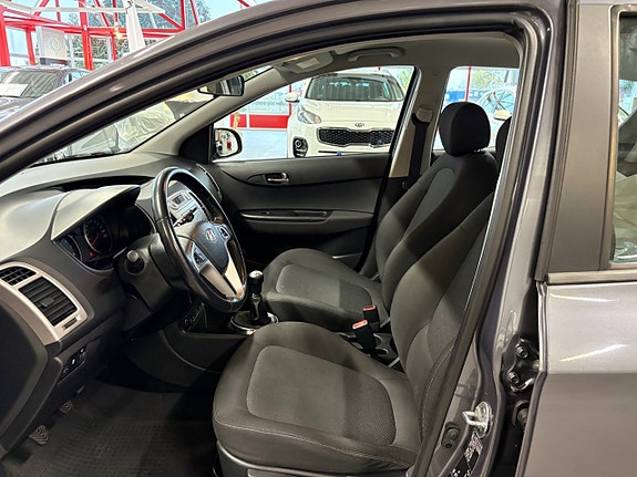 Hyundai i20 8 of 10