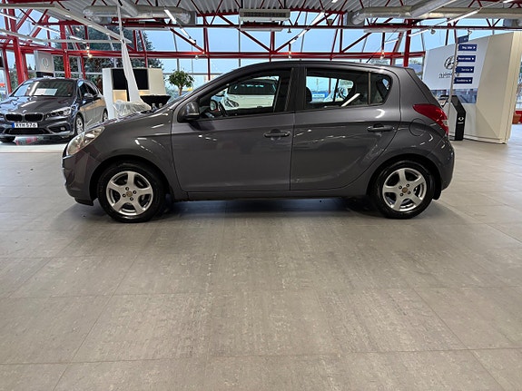 Hyundai i20 2 of 10