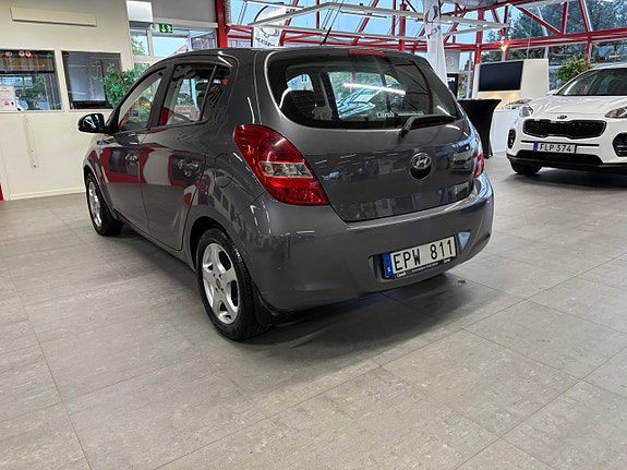 Hyundai i20 3 of 10