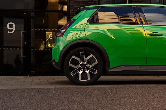 Renault 5 E-Tech 6 of 10