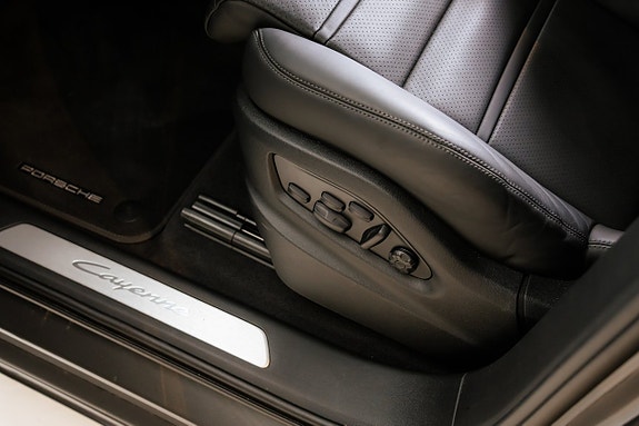 Porsche Cayenne 7 of 10