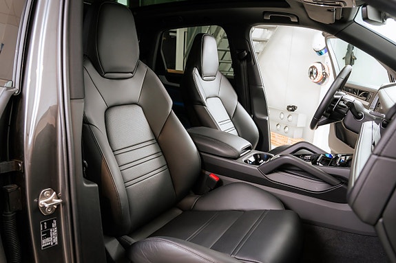 Porsche Cayenne 8 of 10
